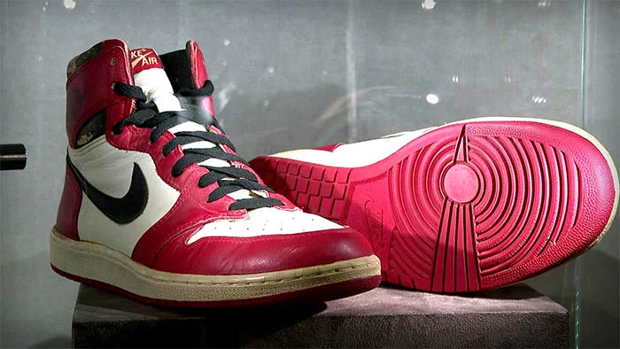 Begå underslæb helt bestemt jord Le prime scarpe Nike di Michael Jordan vendute a 1.5 milioni di dollari -  NBARELIGION.COM