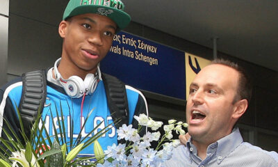 Giannis Antetokounmpo con Georgios Dimitropoulos