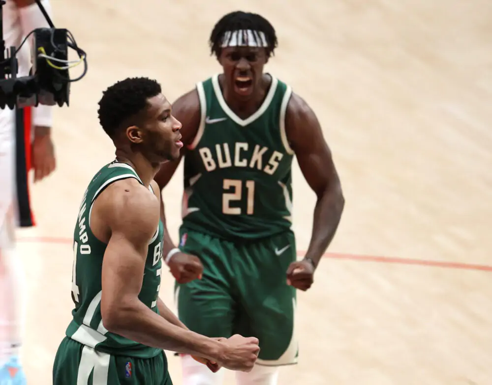 NBA, i Bucks dominano anche Portland e fanno 8 in fila